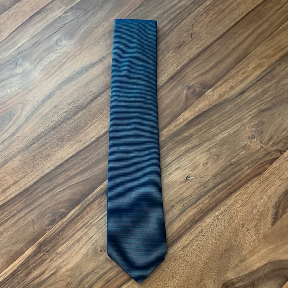 Green Thomas Pink Tie with Blue Iridescent Detail